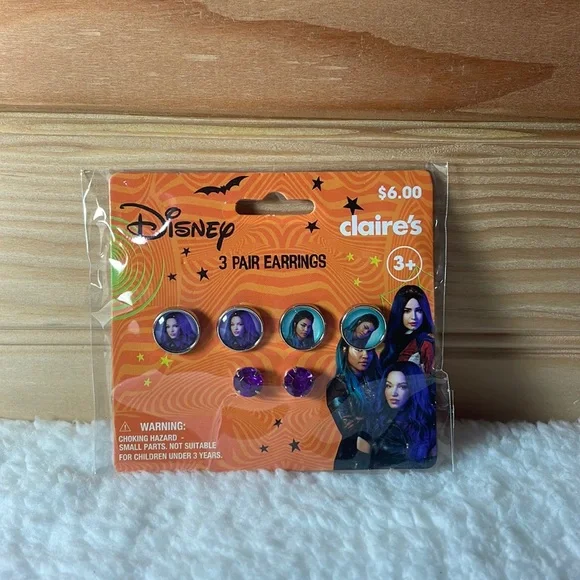 NIP Descendants Earring Set Claires Disney 2022 Halloween